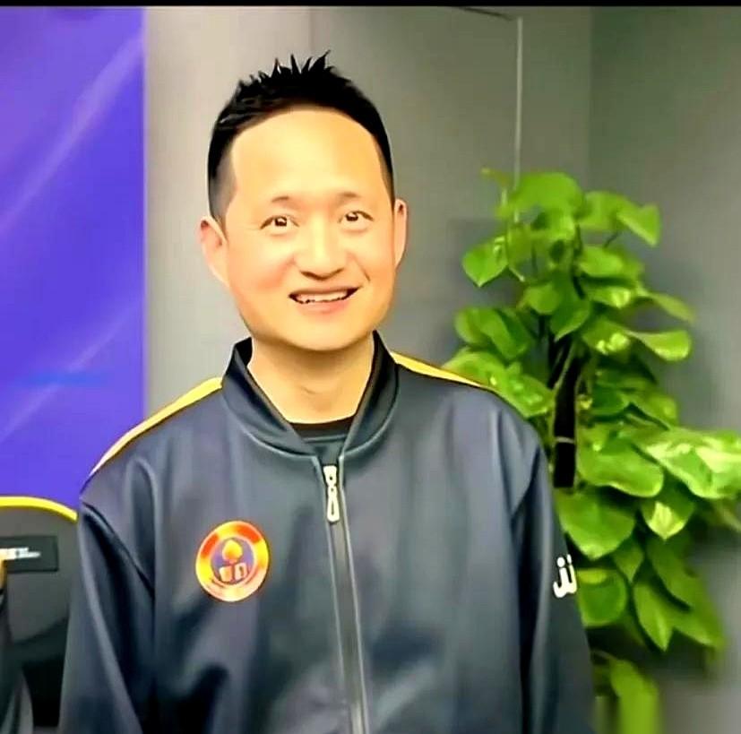 51岁了。
一句“输给山东就退网”，真的就把自己干退役了。
我看到这事儿的时候，