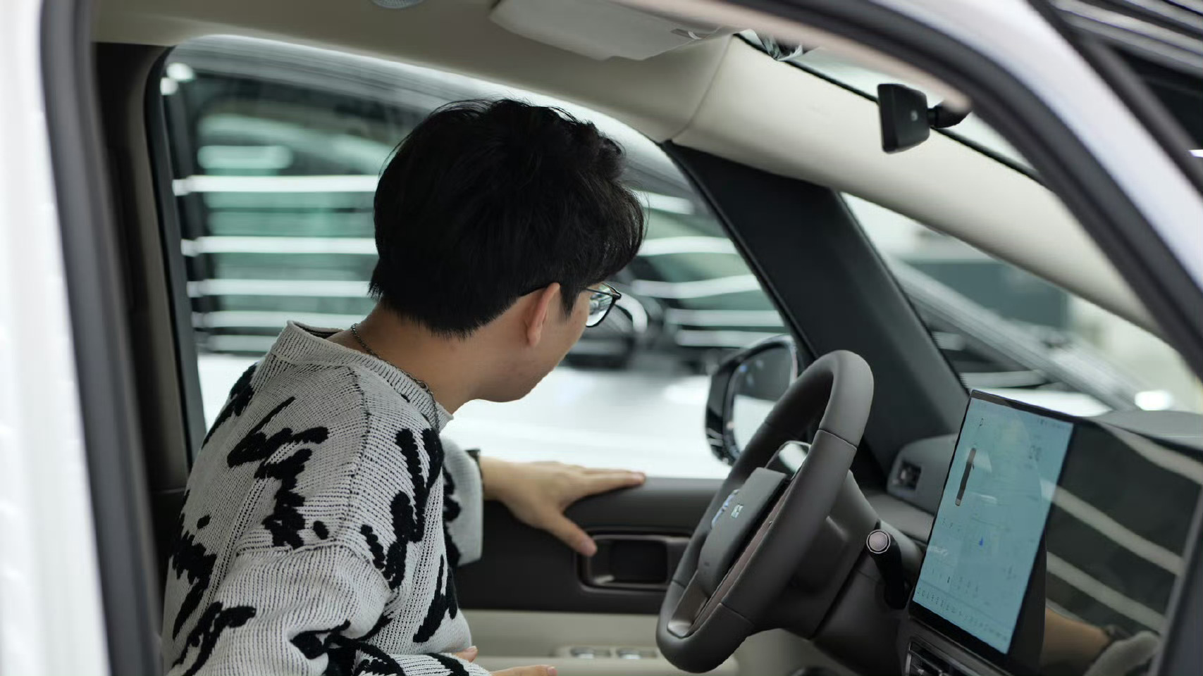 理想MEGA达成3万交付。这是一辆被舆情耽误了的好车，也是硬生生靠产品力逆风翻盘