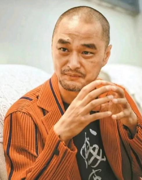 “身家上亿” 的北京协和医学院博士冯唐语出惊人：“只有穷人，才会痴迷技术，只有笨