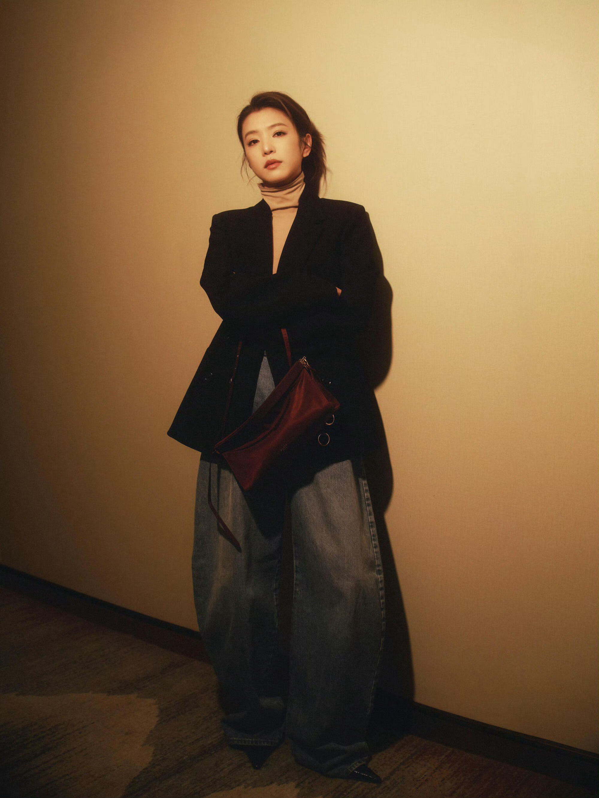 李云霄 × Alaia 全新宣传大片 📸 风格大赏