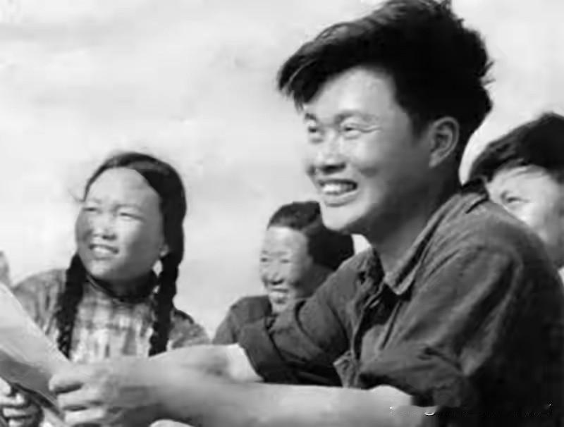 1961年夏天，江苏盐城龙冈中学高三学生董嘉庚，把一张北京大学哲学系的保送通知单