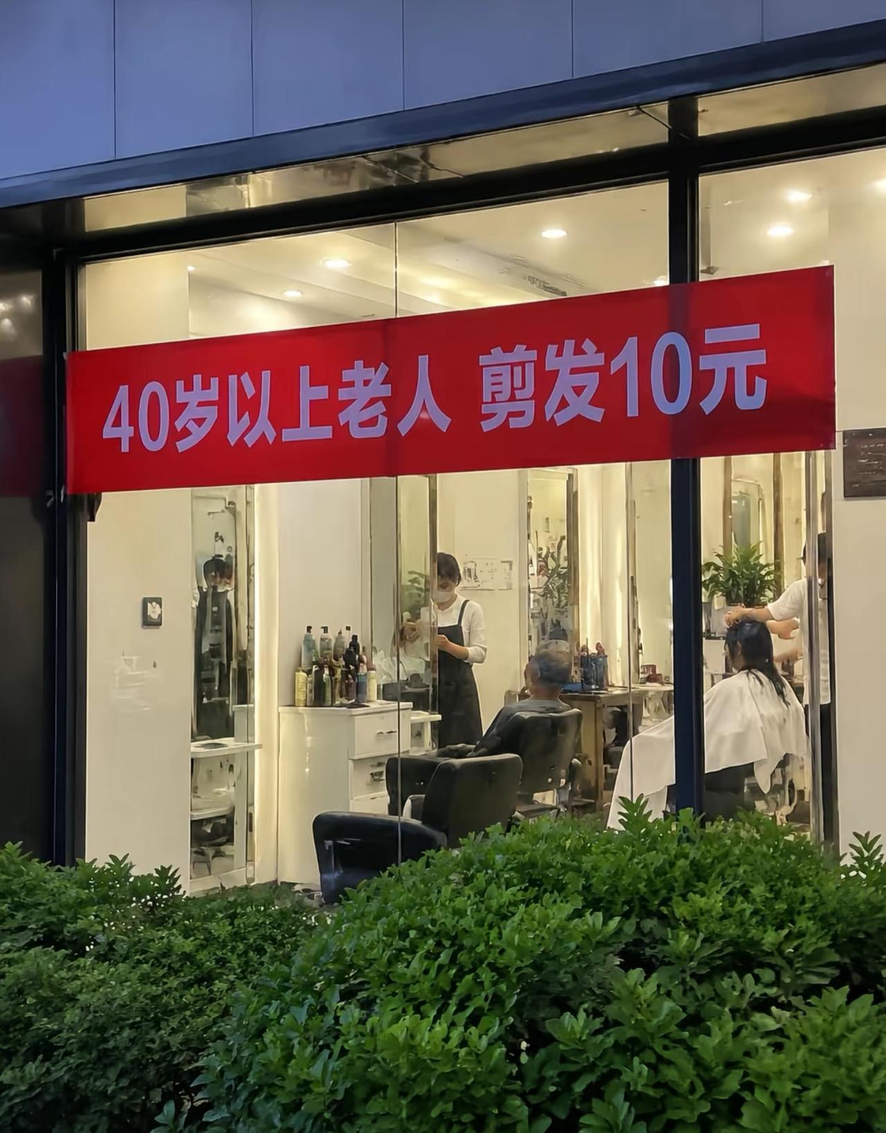 这，是该谢谢他，还是该谢谢他呢？[捂脸]