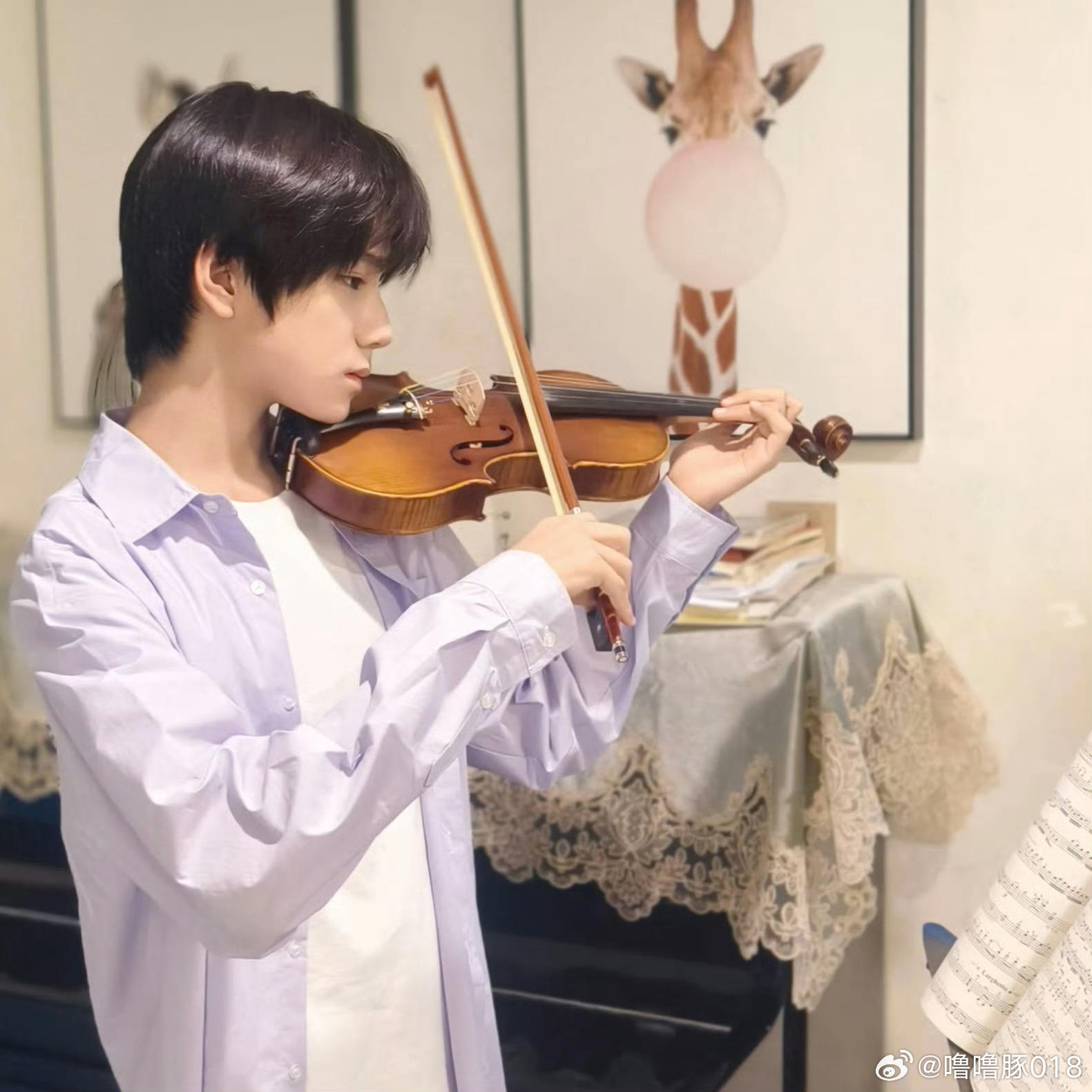 🩵  🩵“云雾缭绕 风摊开雪 将书翻到末页 仅有你的名字” 