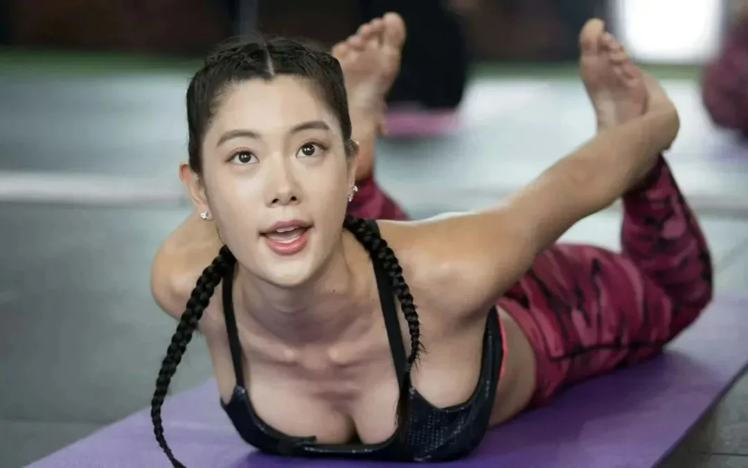 练瑜伽的姐姐也太美了吧！克拉拉