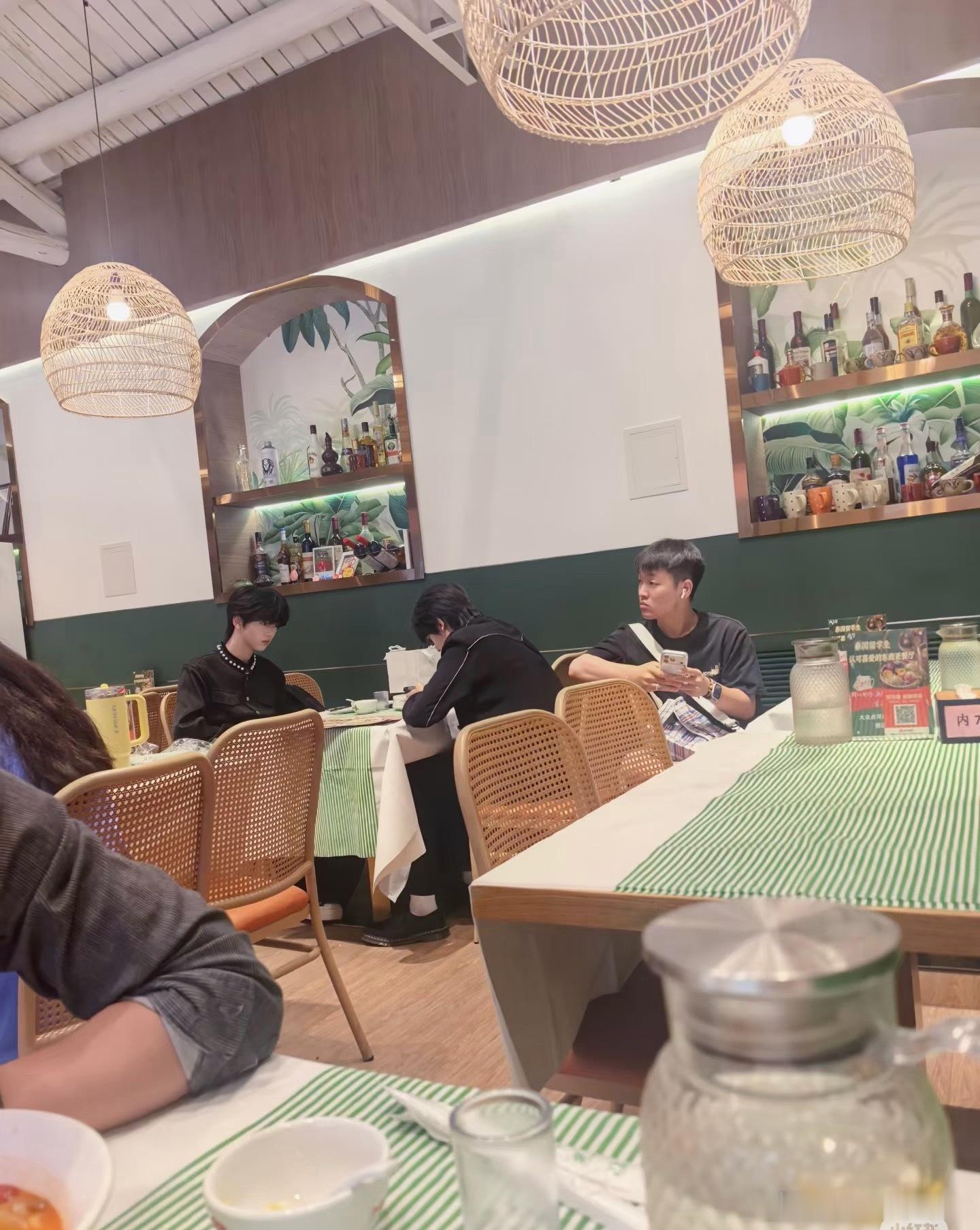 有人偶遇桂瑞外出 