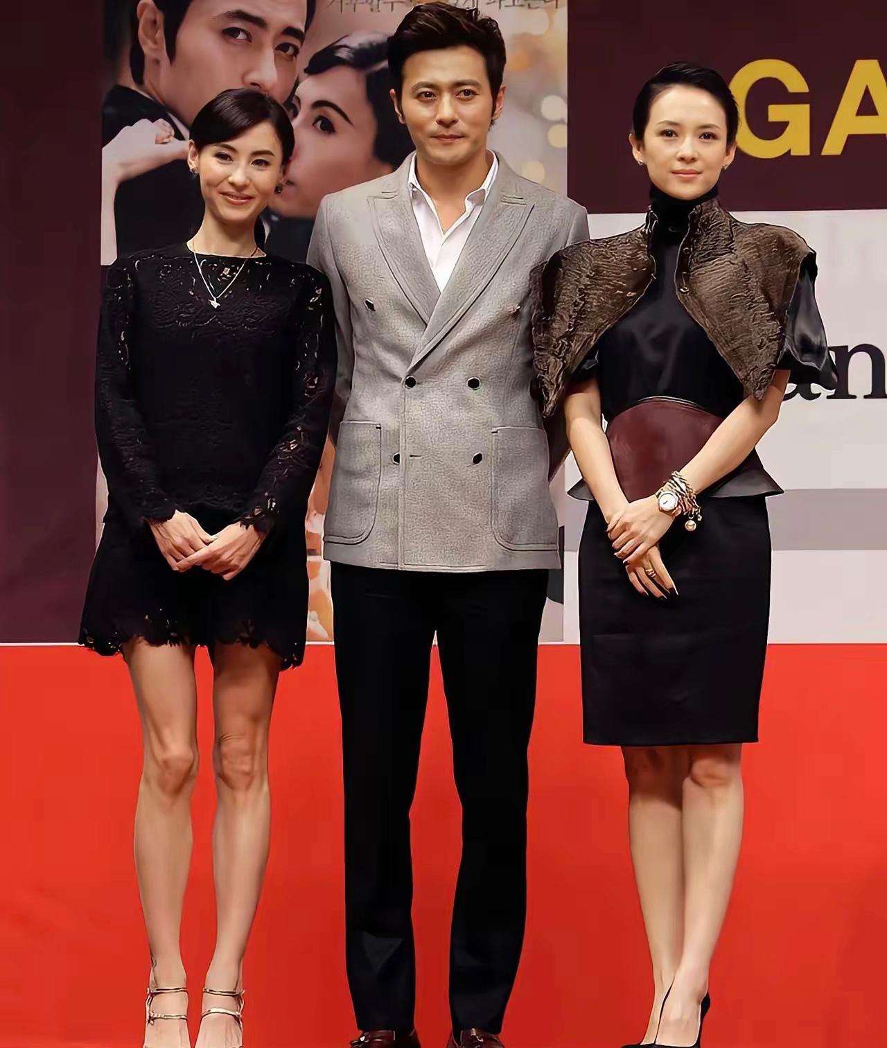 照片中的这位美男子，当年真的是火的一塌糊涂，无人不知，无人不晓啊，真的是帅气无比