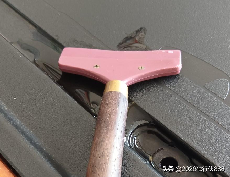 9点守到12点，帮客户守了半天药店，终于体会到药店人不敢开空调的感觉。

早上客