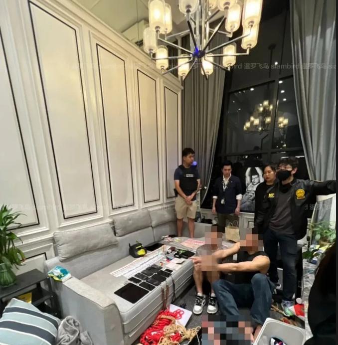 月入百万变阶下囚！两名中国男网红曼谷吸毒裸奔，邻居崩溃：太吓人了！

4月10日