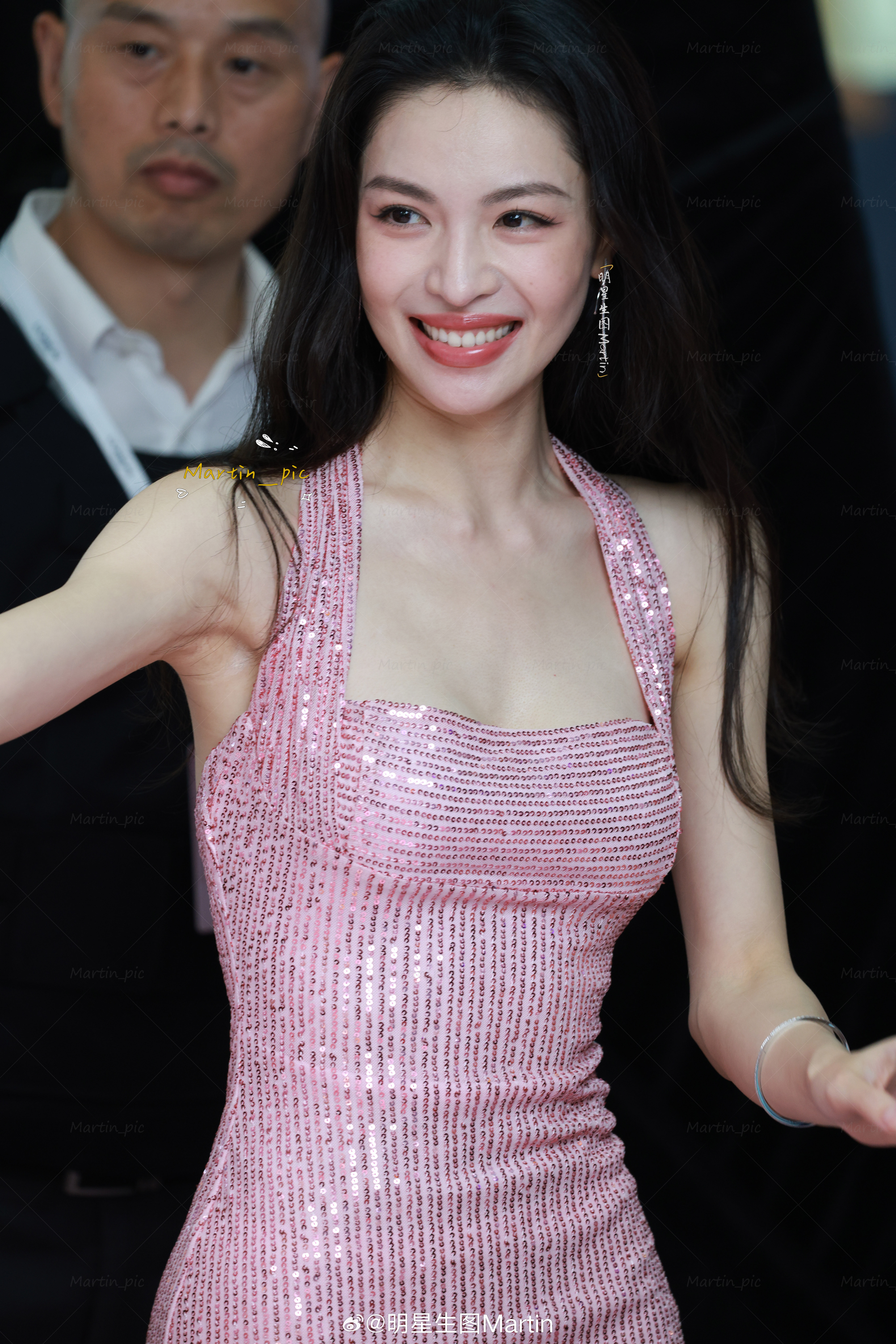 钟楚曦[超话] 钟楚曦今日份品牌活动站台生图钟姐美貌和身材真的太权威了[好爱哦]
