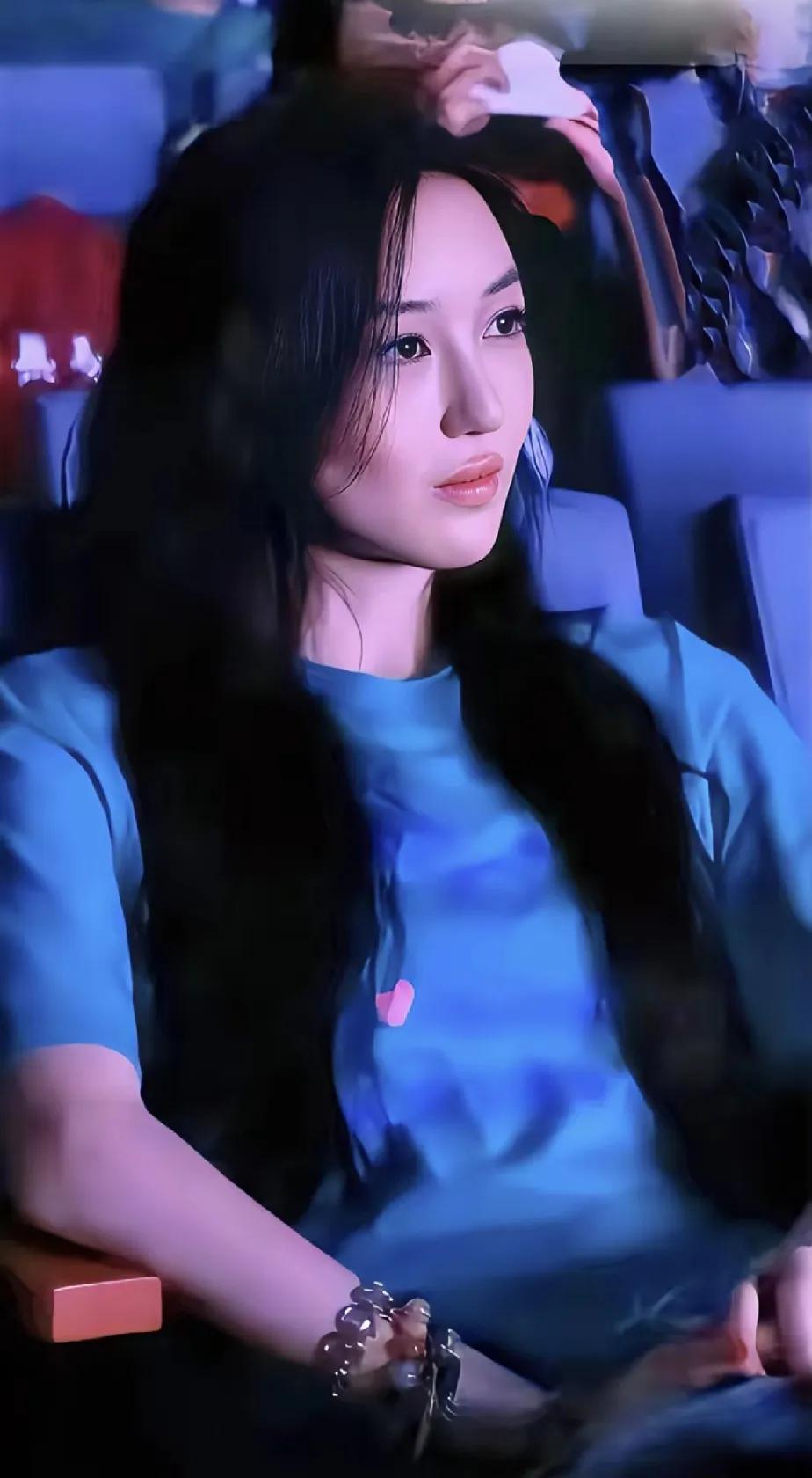 王菲女儿应该去捧场谢霆锋的演唱会，
毕竟现在小谢是天王级别，
以后万一要出道，