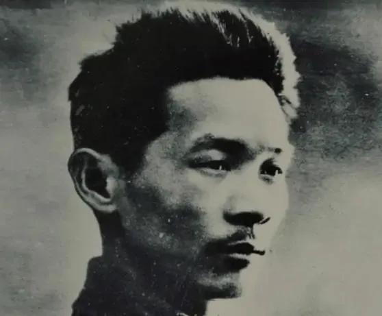 1925年，东征途中，蒋校长被围困于惠州五里亭顶，正陷于灭顶之灾。张发奎奉命增援