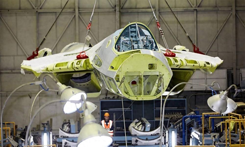 英国皇家联合军种研究所发布了一张“苏霍伊战斗机供应链”地图，根据位置来标记出大约