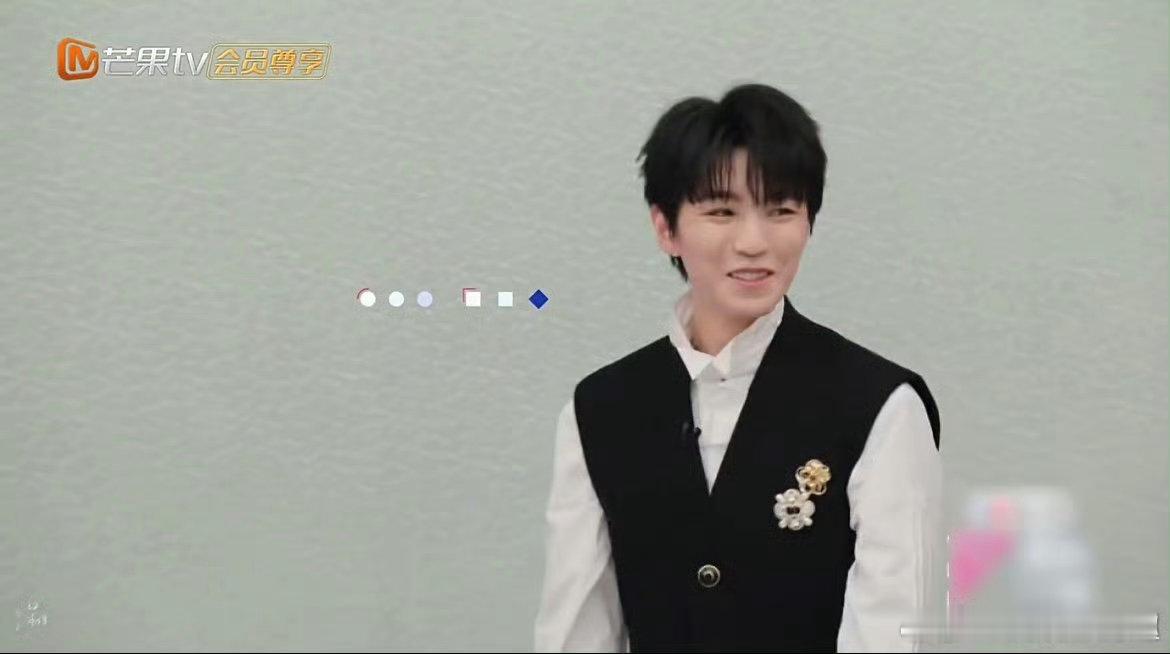 姐姐们演我看王俊凯乘风2026 姐姐们看王俊凯的眼神满是欣赏，他真诚又暖心，为徐