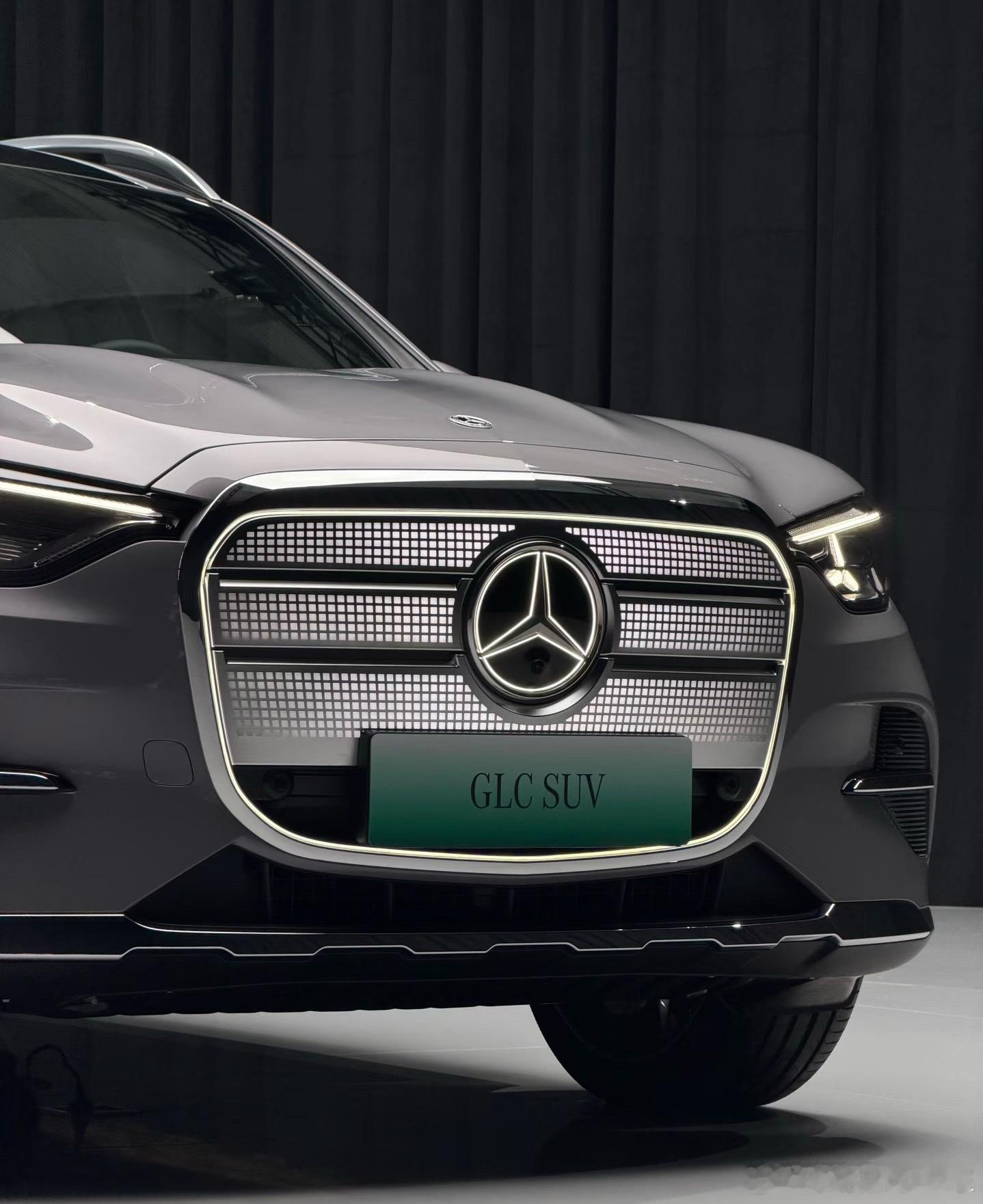 全新奔驰纯电GLC基于MB.EA纯电平台打造，中国版为长轴距，提供2+2+2六座