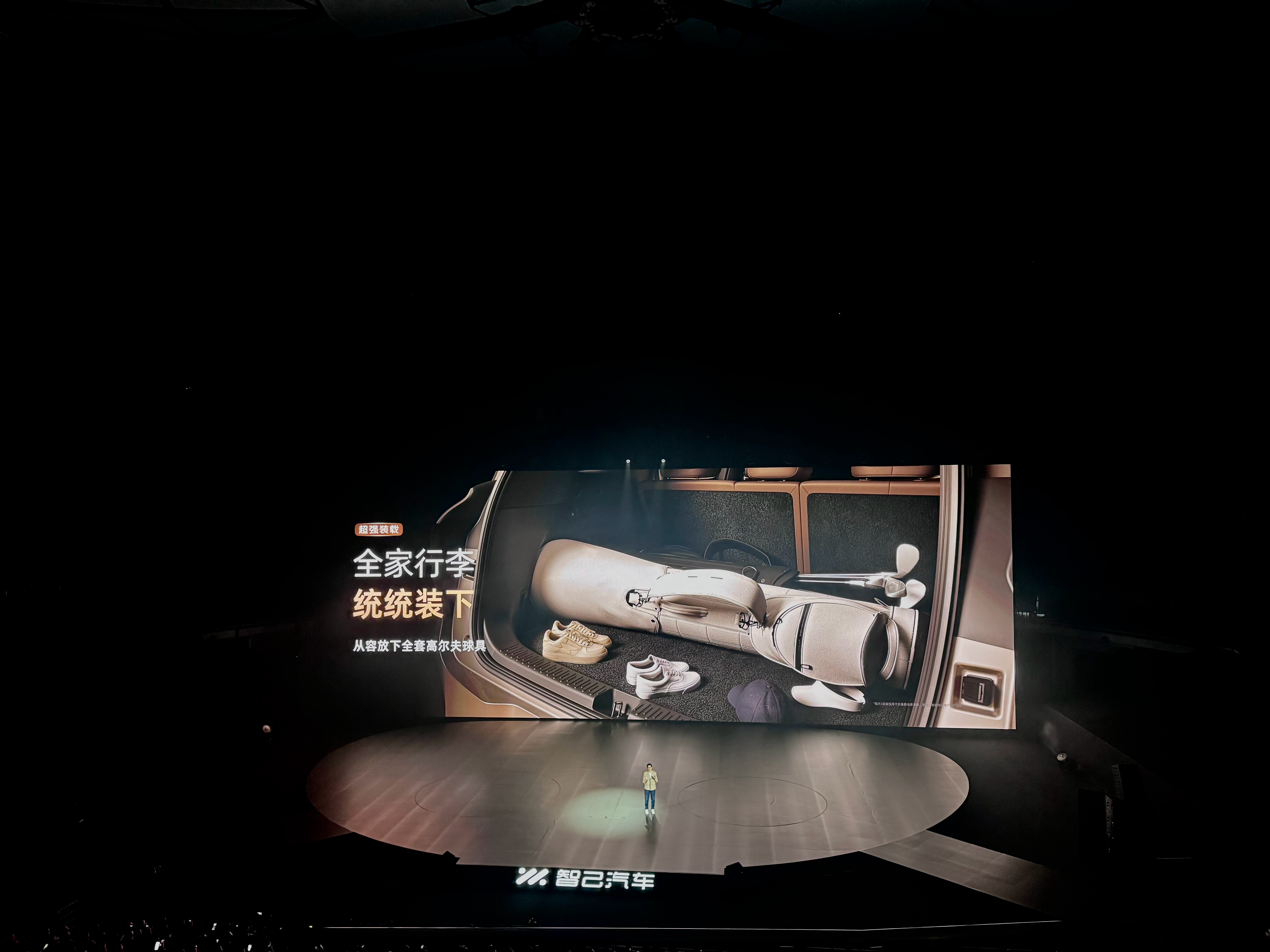 就冲智己LS8五座版这后备箱，能稳稳当当整整齐齐放下高尔夫球包，心动极了！想给自