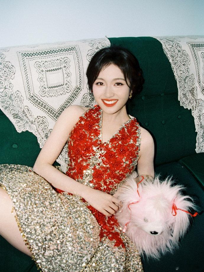 李兰迪春晚妆造李兰迪春晚舞台妆 李兰迪春晚舞台妆 