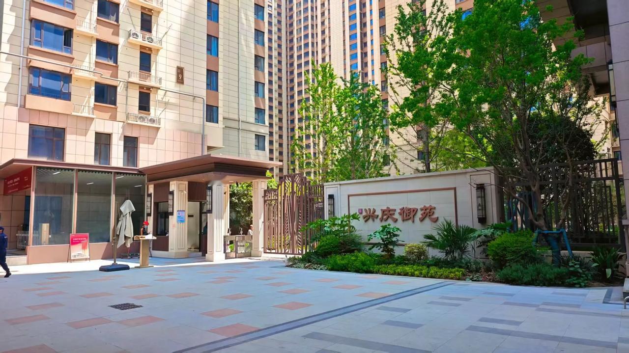 兴庆御苑小区 113套现房司法拍卖

西安市碑林区兴庆西路6号8幢31003室，