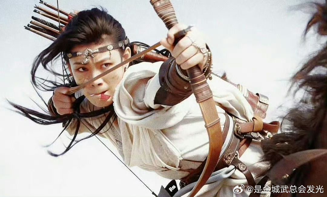 阿育娅用嘴扯掉一边箭羽，射出的箭拐弯射中敌人这一段我在电影院看到的时候就被震惊了