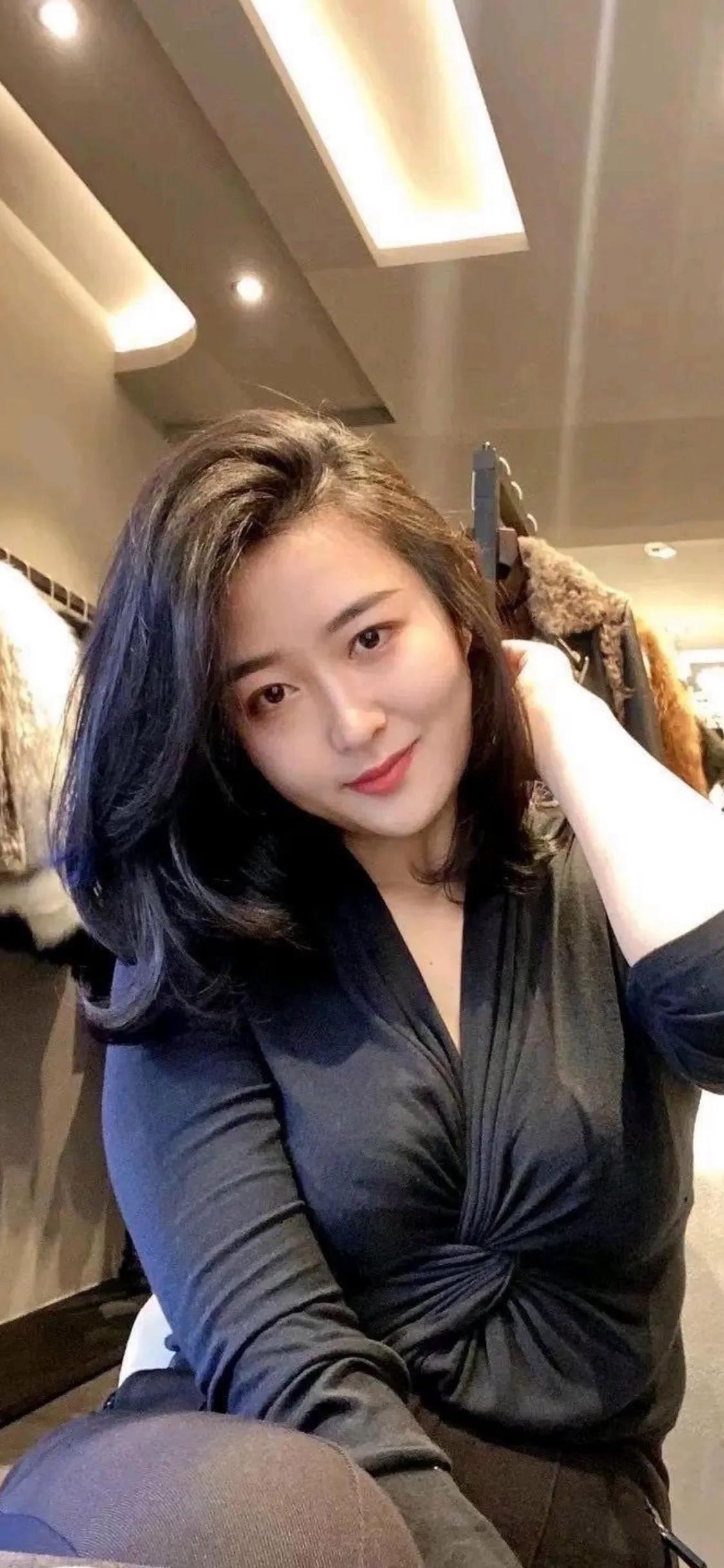 问男士一个问题吧，车里放个什么东西，既能防身，又不违法，看着还挺吓人的？
我是@