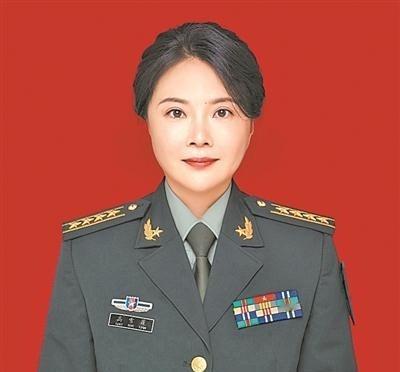 西部战区审计员高雪莲，绝对是个狠角色。16年核查油料，上千条流水中死磕出一处破绽