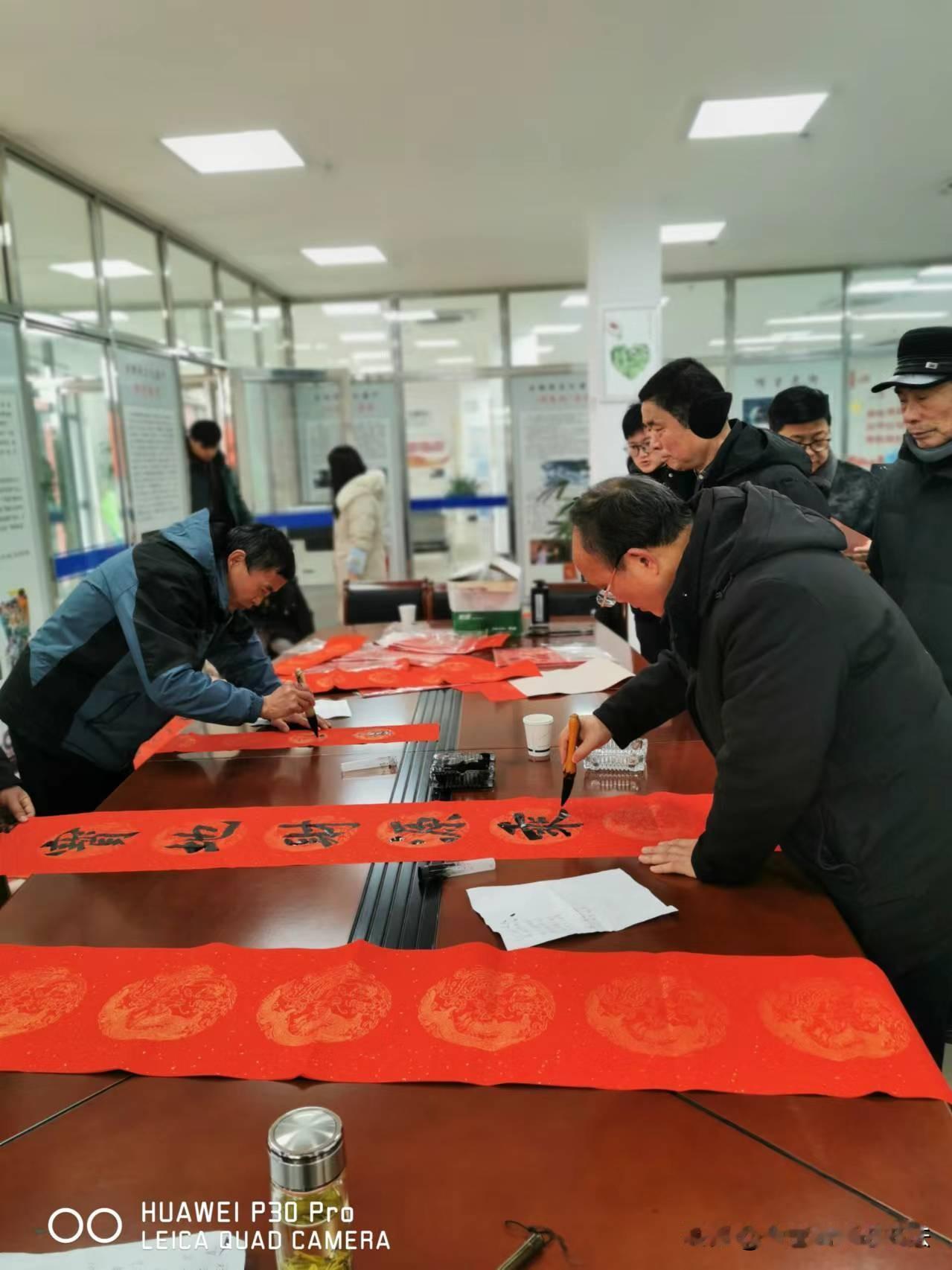 #记录我的2024#
写春联过新年活动
在中国的传统文化中，写春联是一种重要的习