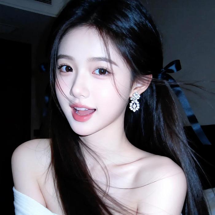 发现没有
男人出轨
都舍得大手大脚的
给外面的女人花钱
买花，买首饰，买包
像回