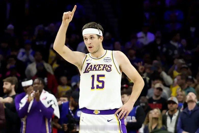 Shams：奥斯汀·里夫斯被诊断为左侧腓肠肌二级拉伤，将在四周后接受复查。 