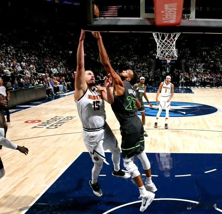 NBA 火热开赛！骑士队 6 连胜领跑榜首

→ 1 如今这 NBA 常规赛，骑