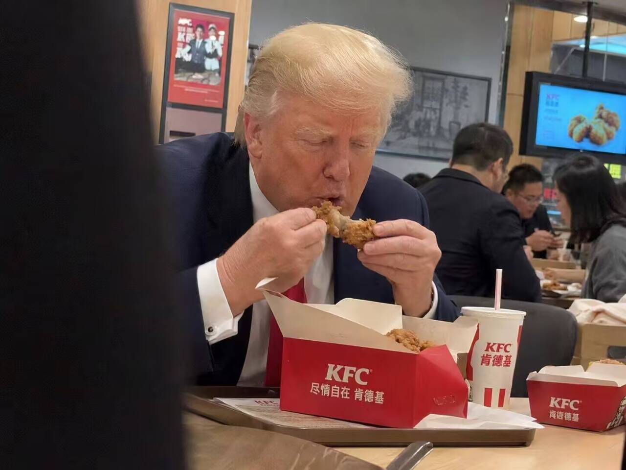 川普这种人最精了刚来中国就赶上疯狂星期四评论区抽两位也吃一下全家桶吧  抽奖详情