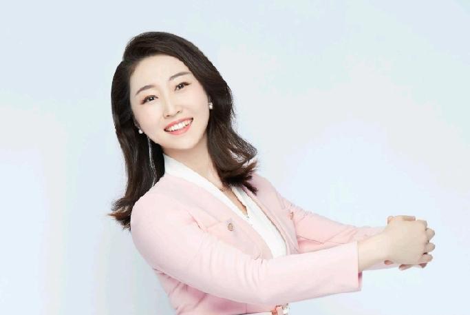 她用15年，活成广西人眼里的“自己人”。
《新闻夜班》里那个熟悉的面孔，南宁大