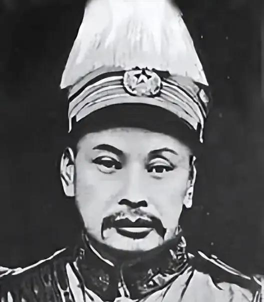 的一天，还是土匪的陆荣廷icon看上了“水路强人”谭亚雄的女儿。那天他趁谭家女儿