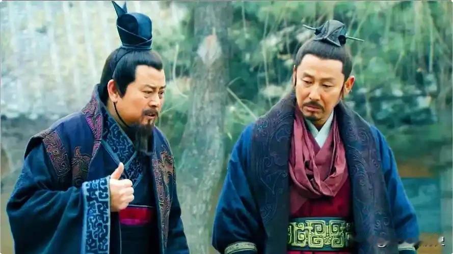 汉初的郡国并行，刘邦也是迫不得已。自己还活着呢，异姓王的造反就已经此起彼伏，自己
