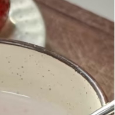 超好喝草莓牛乳🍓草莓烤奶食材：草莓3颗、纯牛奶、糖做法：1. 先把草莓洗净切丁