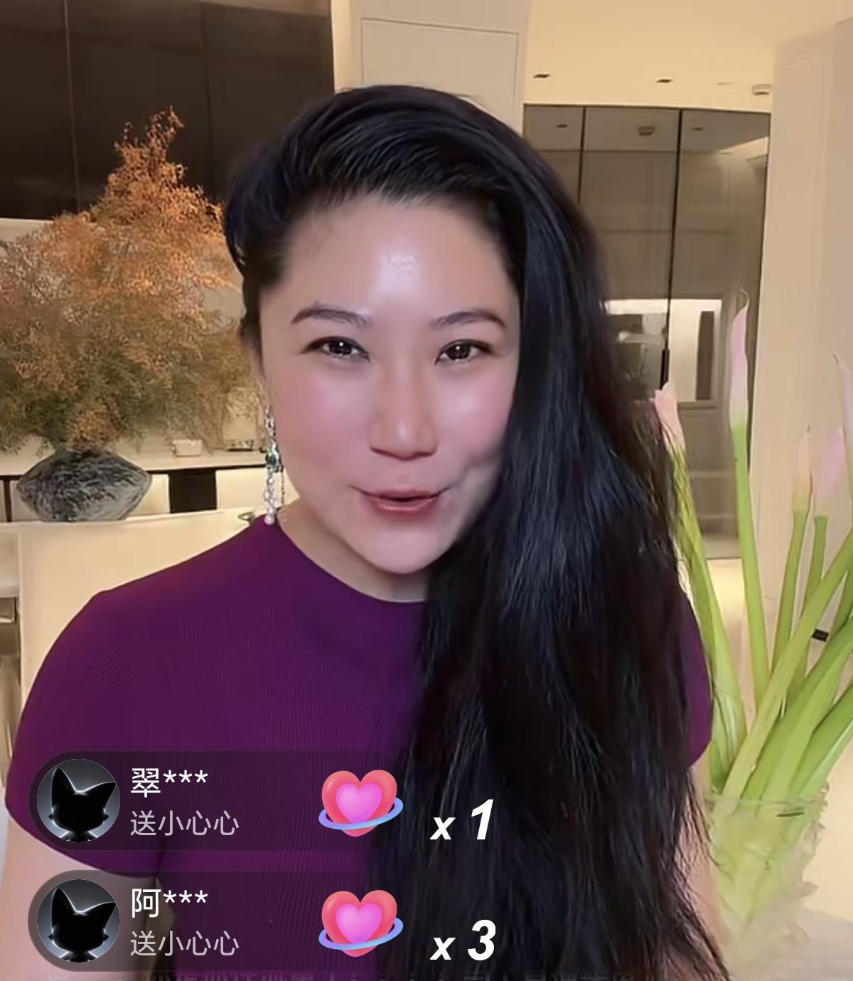 谢贤前女友coco，谢贤刚去那会儿直播间还挤出几滴眼泪，然后紧接着就是早也播、晚