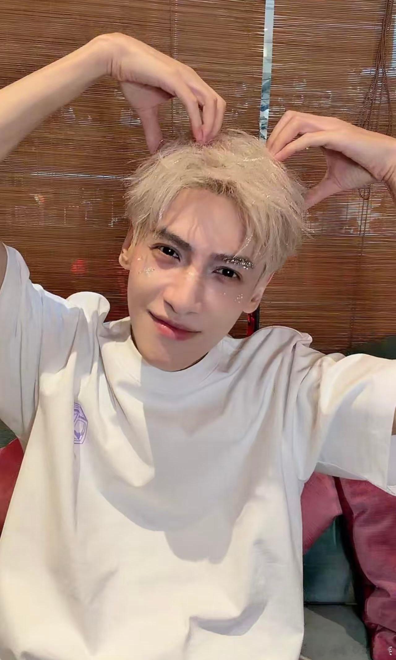 罗云熙 生日快乐 ✨罗云熙新专辑小小的我 好可爱的哥哥 好喜欢啊