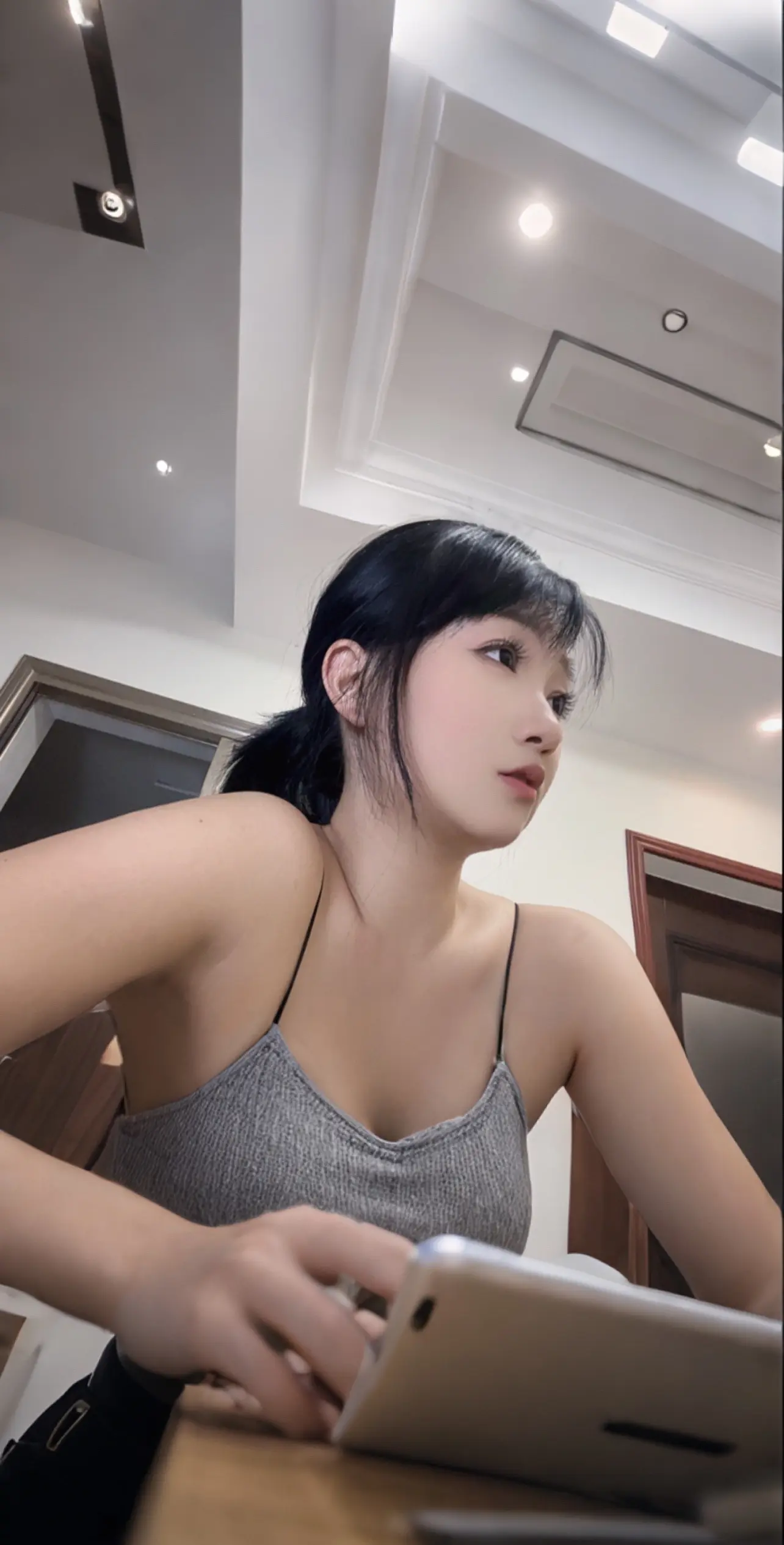 “后来才发现，世界真的很大，没有刻意的相见就真的不会再见到了。