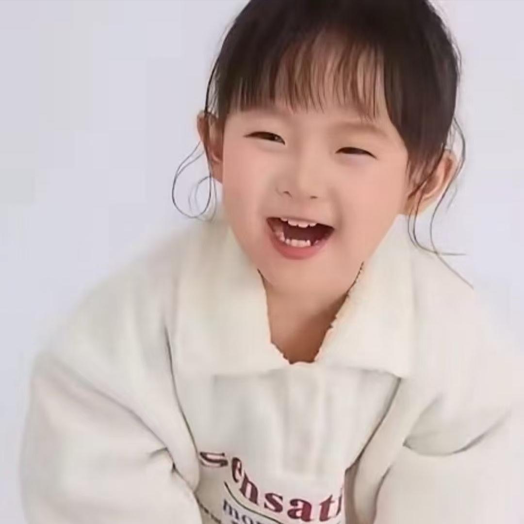 黄一鸣要让3岁女儿演短剧？网友吵翻了

3月19日晚，黄一鸣直播时一句回应，直接