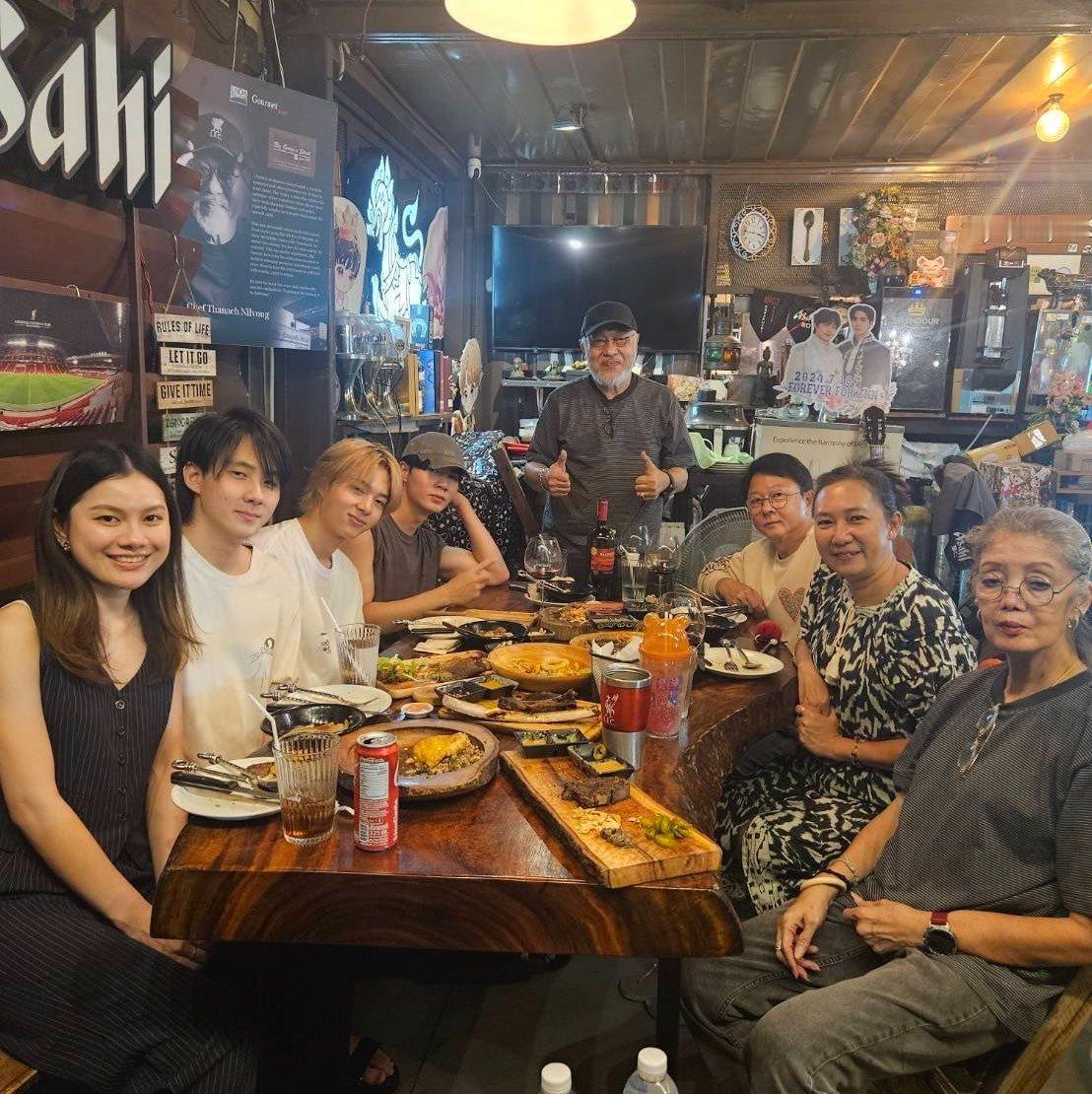 zeenew 💙zeenunew🧡李海海林景云坐等家庭聚餐图再次更新