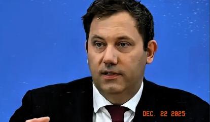 刚从中方访问回国的德国财政部长克林拜尔，在德国接受采访时警告说：我在中国已经亲眼