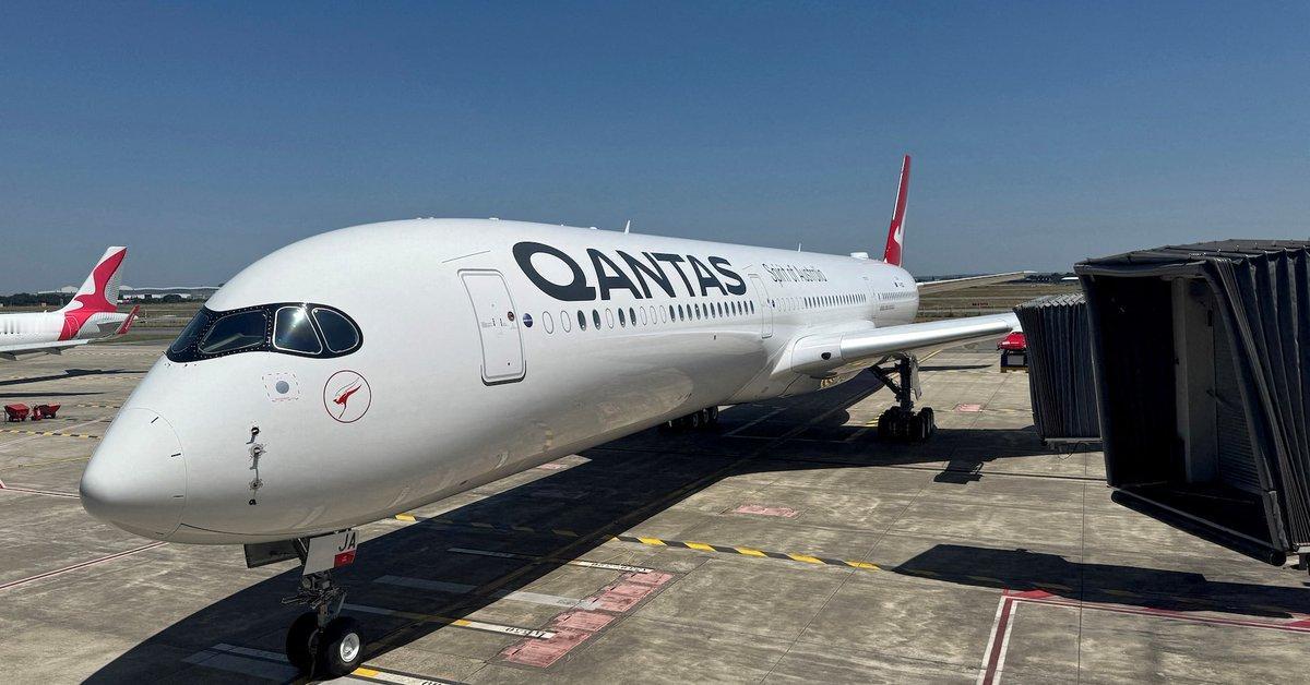[To learn English]
Qantas Airways is bet