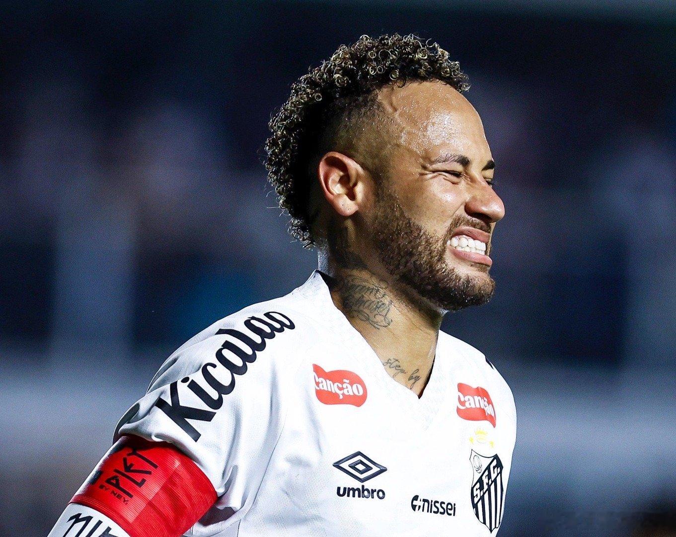 🚨🇧🇷 内马尔谈与桑托斯合同即将到期（数周后）的未来，此前他刚帮助俱乐部成