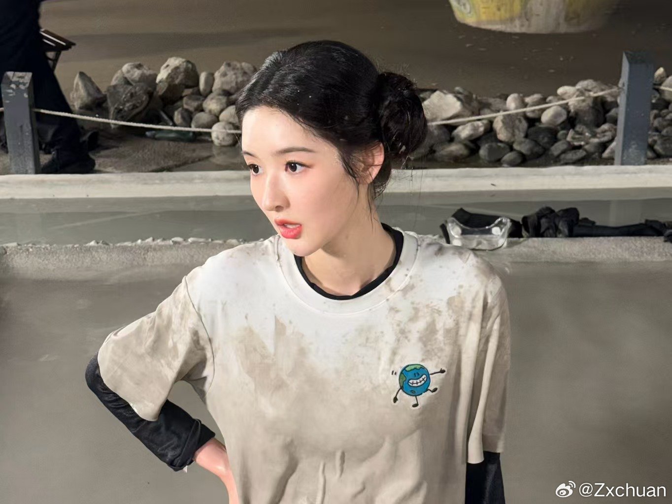 王玉雯嫌弃到翻白眼 看着李乃文、林一他们在那儿热火朝天地撞胸玩闹，玉雯那个白眼翻