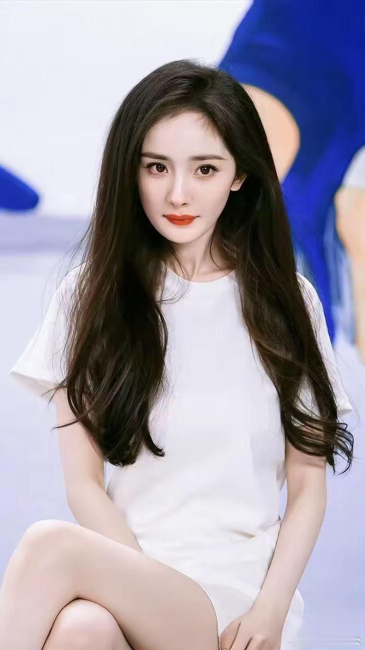 杨幂这颜值简直是行走的美学教科书，连壁纸都能美出新高度！ ​​​