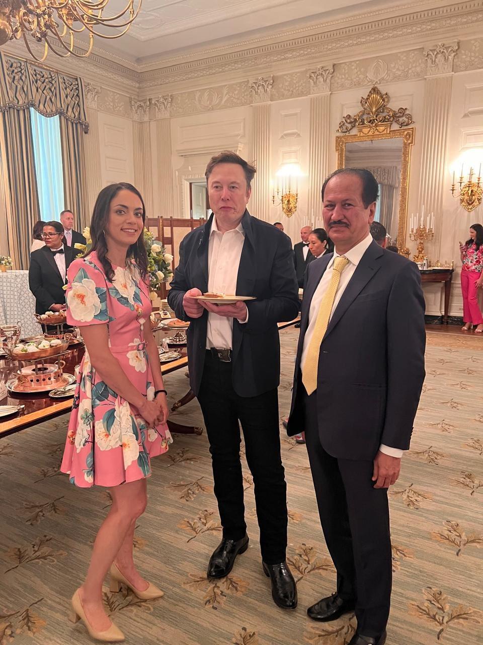 1月29日，马斯克：明年，我们将大规模推出实时、高质量的、个性化定制的电视节目和