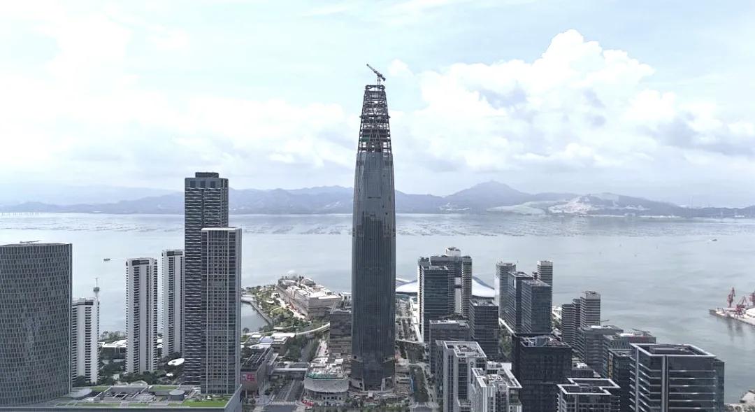 深圳湾畔，蛇口之滨，一座374米高的"灯塔"正刺破云霄。6月27日，招商局太子湾