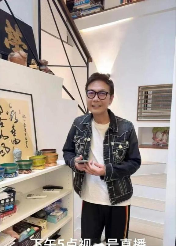 1987年的香港楼市里，24岁的钱小豪用300万港币买下2700尺豪宅时，整个中