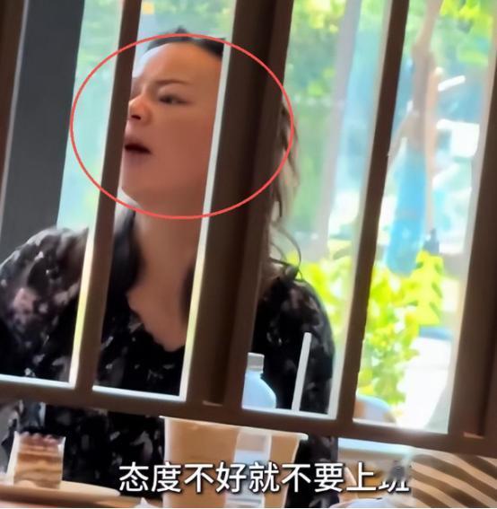 “上海星巴克最丑陋的一幕”出现，让我看到了底层打工人的困境

 
在日常的商业互