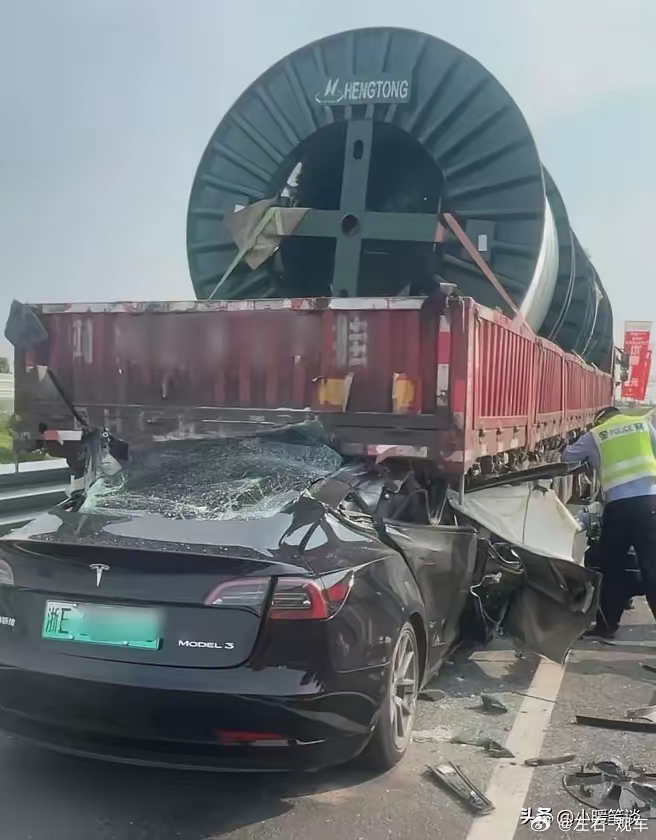 左右观车 不减速，可惜了，车报废，千万人别报废 ​​​