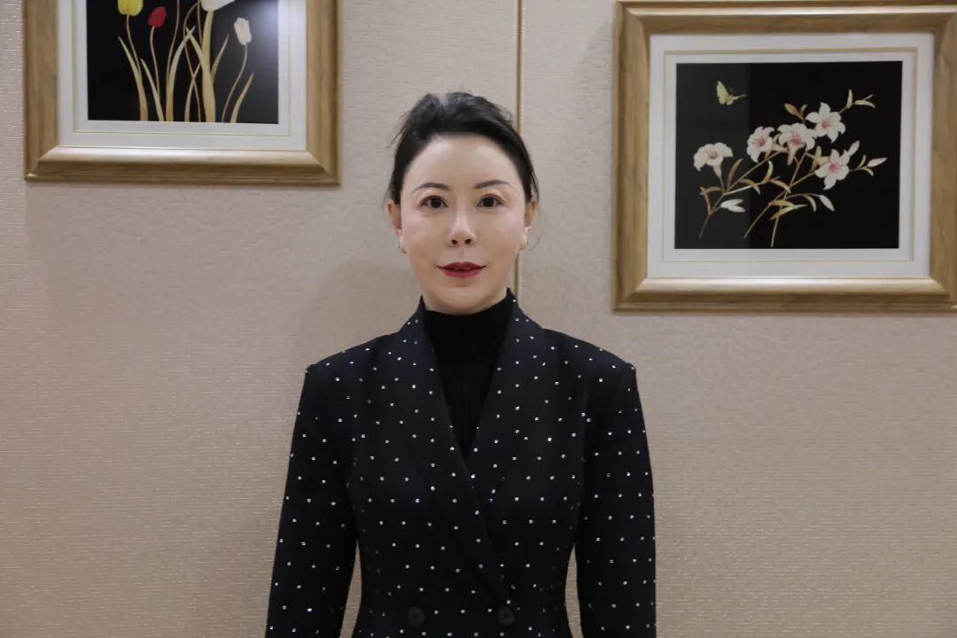 于媛媛，主动投案。
这么漂亮，也许她曾经是很多人的朱砂痣吧。
广电大学学历，说白