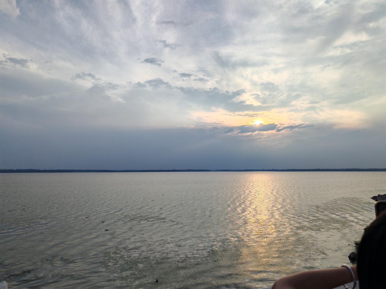 昨天感冒了，嗓子沙哑，喉咙疼，总觉得特别冷，最近长治上党区的天气，一会冷，一会热